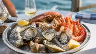 Le secret d'un plateau de fruits de mer réussi pour vos repas d'été sans vous ruiner ni passer la journée en cuisine