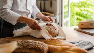 Les boulangers s'accordent à dire qu'à l'arrivée des fortes chaleurs, le pain doit être conservé différemment du reste de l'année