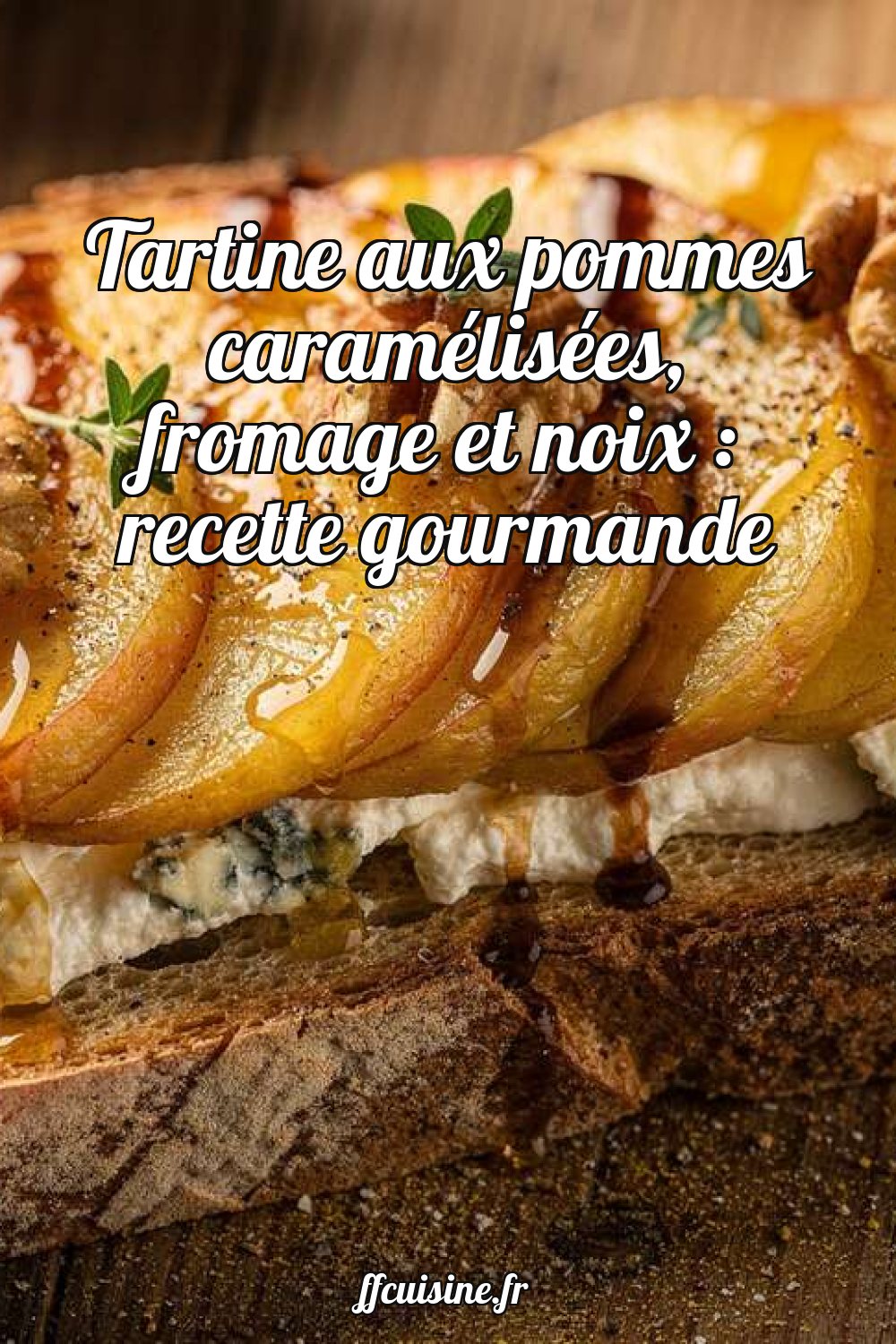 Tartine aux pommes caramélisées, fromage et noix
