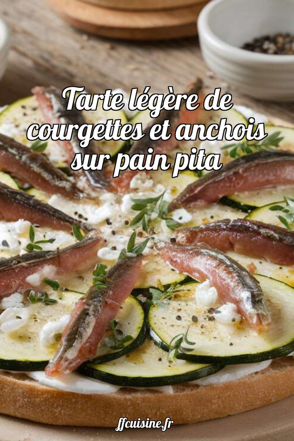 Tarte légère de courgettes et anchois sur pain pita